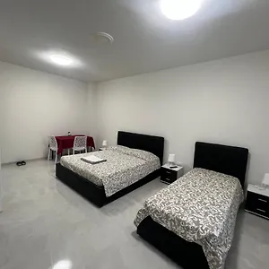 casa-roma-roomsapartments.hotelinveneto.com/